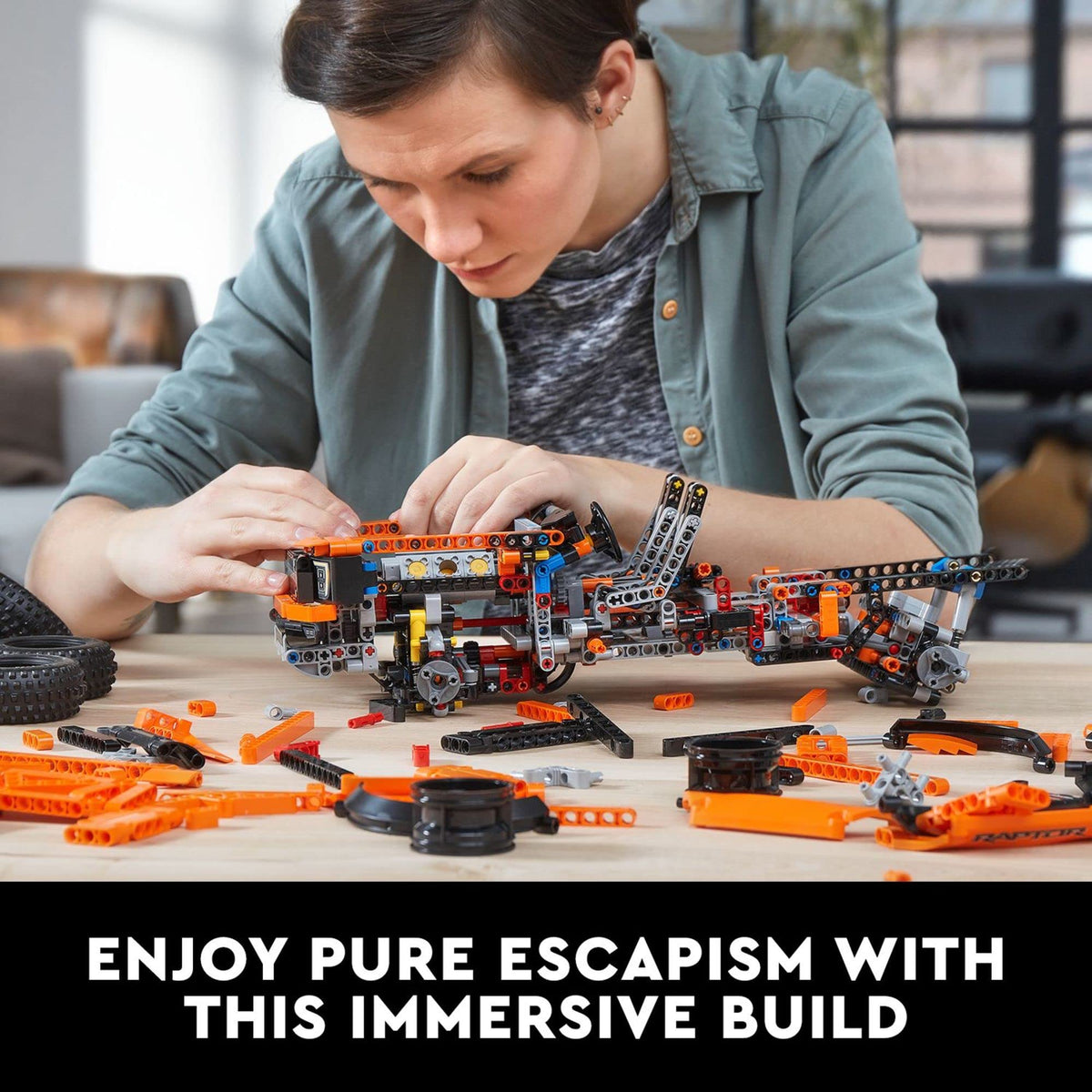 Model Building Kit 1,379 Pieces T3071