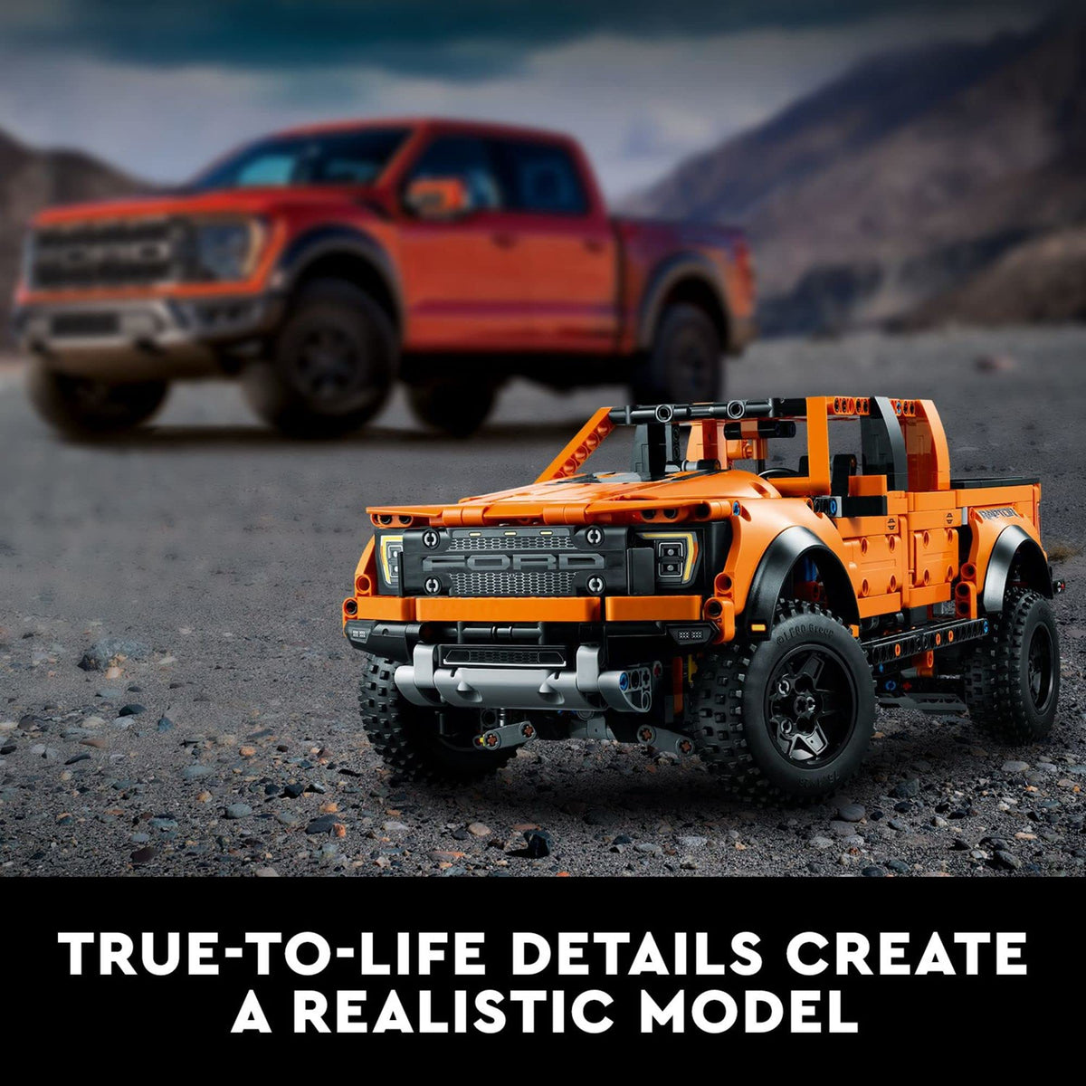 Model Building Kit 1,379 Pieces T3071